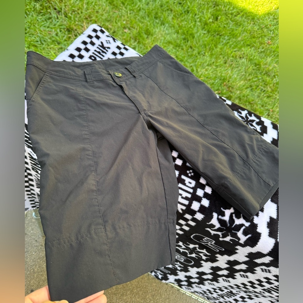 PATAGONIA Ladies Black Bermuda Shorts Size 2 - Picture 4 of 8